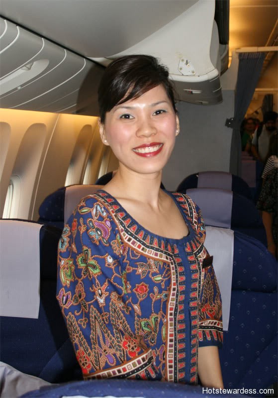 Singapore Airlines flight attendants – Hot Stewardess
